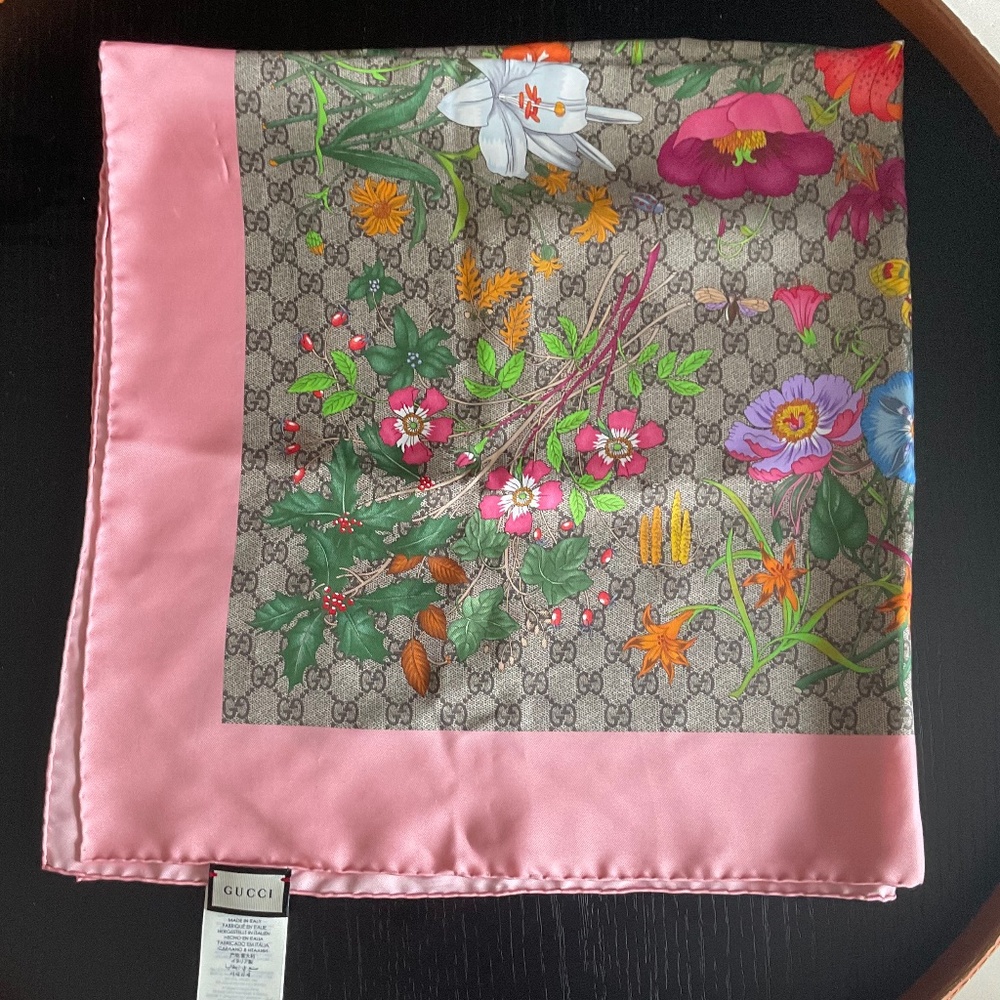 NEW GUCCI Scarf